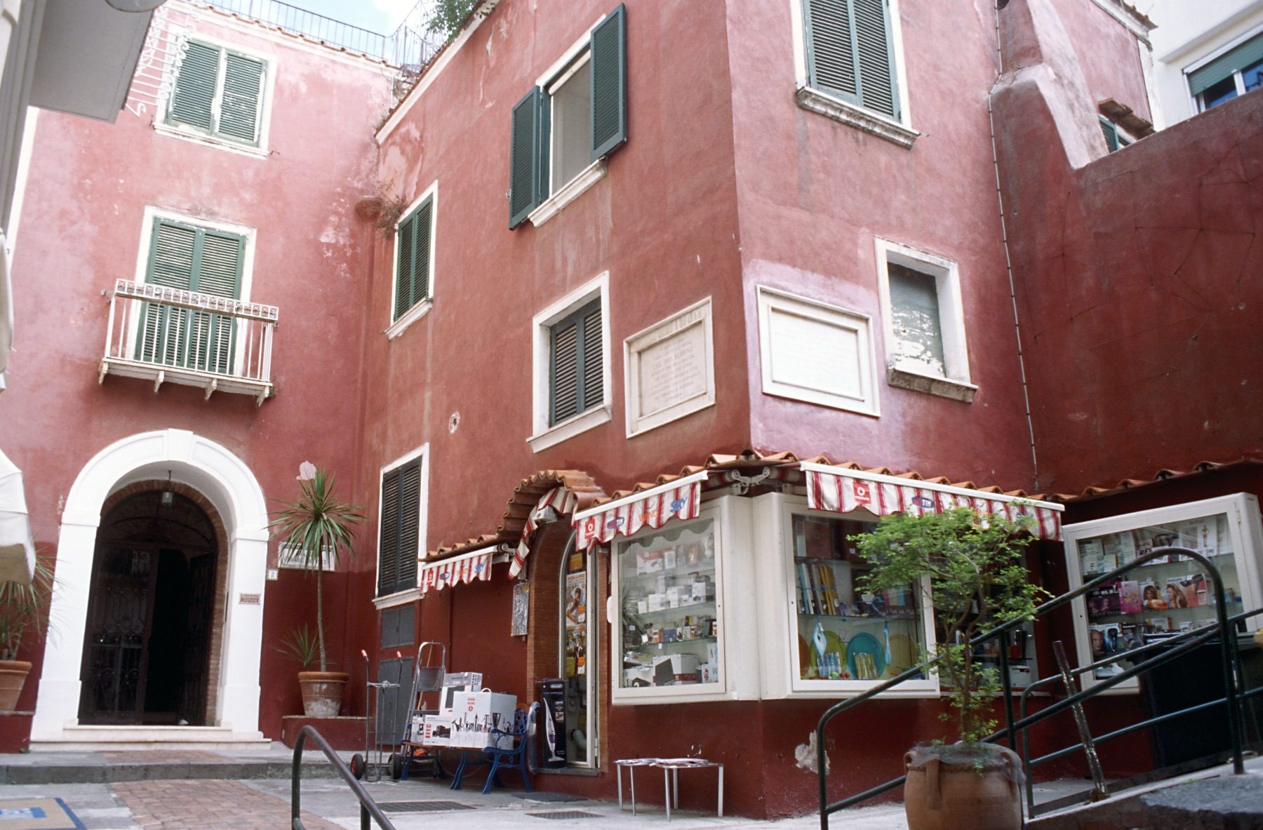 Villa Behring, Capri, Italy - 02.jpg